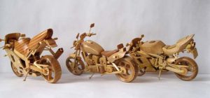 Karya Seni Miniatur Motor Dari Kayu