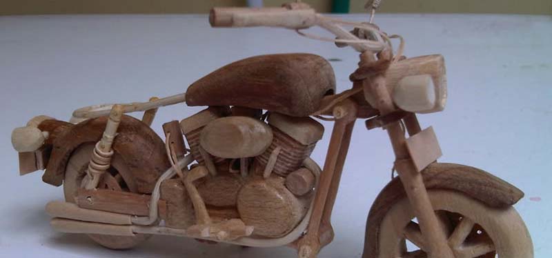 Miniatur Motor Moge Dari Kayu